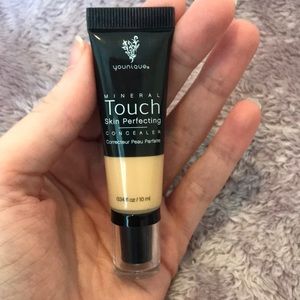 Younique concealer
